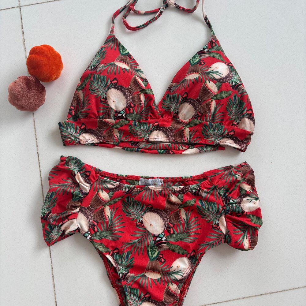 Bikini - Green Foliage on Red - Small